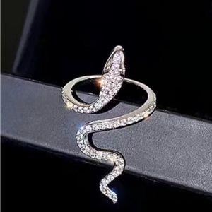 Gothic Rhinestone Snake Ring - Elegant and Exquisite
